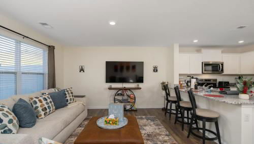 Stylish 3BR Getaway across Bristol Speedway - Foto 3