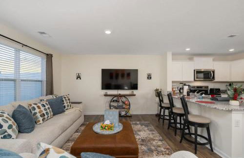 Stylish 3BR Getaway across Bristol Speedway - Foto 3