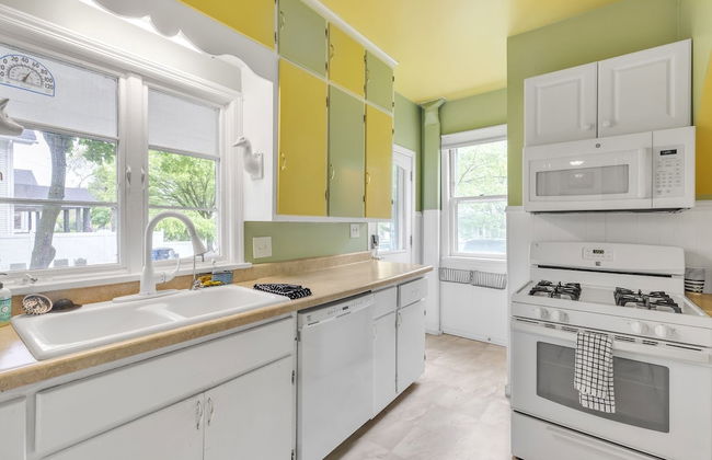 Unique Charmer: Outdoor Space & More Near Um 3 Bedroom Home by RedAwning - Foto 11