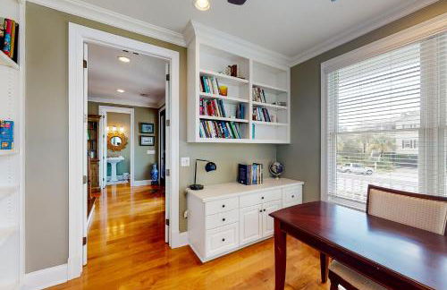 Fantastic getaway with private pool, deck, game room, AC & fast WiFi - Foto 14