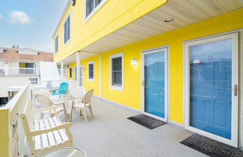 NEW 3BR-3BA Beach Block with Parking - Photo 30