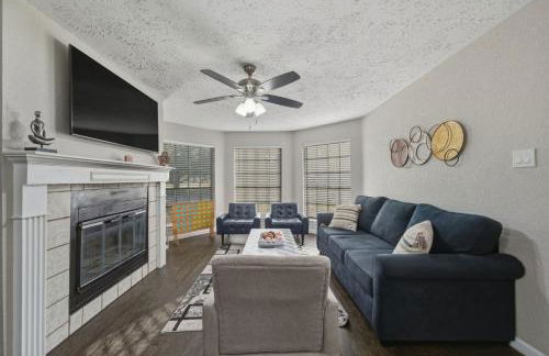 Pool Villa- Near Airport & Downtown, Fire Pit, Foosball - Foto 15