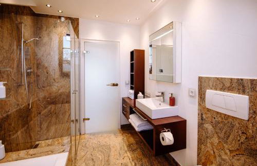 Ferienwohnung König Ludwig - Modernes Design-Apartment für Paare und Genießer am Starnberger See by LIVARIA - Foto 4