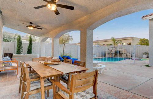 Beautiful 5BR w/King Beds, Pool & Hot Tub, Games - Photo 10