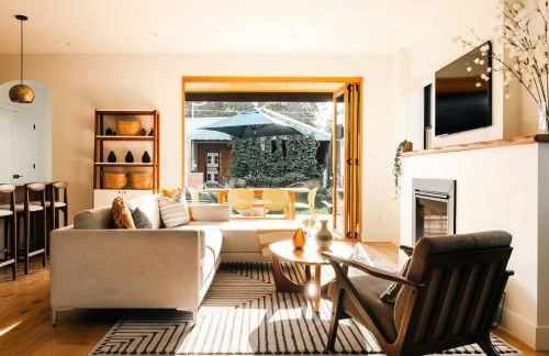 Colorful Sunnyside Escape - Walk to Dining & Parks - Foto 13