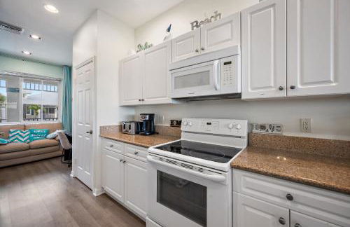 Lovely 2-Bedroom plus Den Condo in Greenlinks Resort - Photo 51