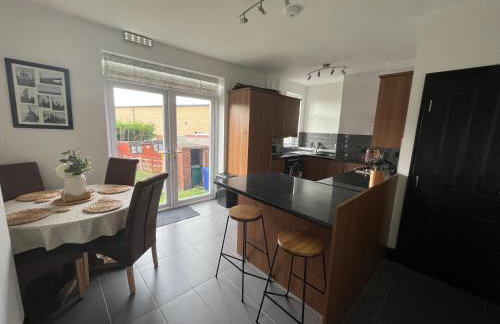 Modern mid terrace villa, Royston, Barnsley - Foto 3