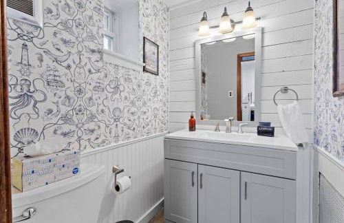 1 Block to Beach - 8BR 5BA Modern Historic Home - Foto 19