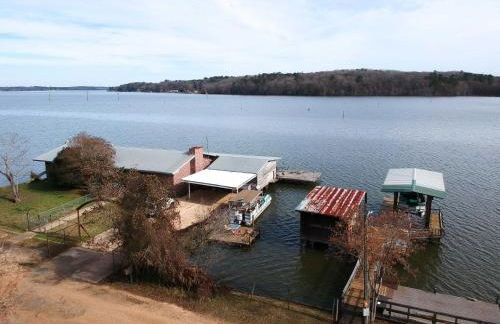 Lakeside Pleasure Island Cabin with Deck and Gas Grill - Foto 2