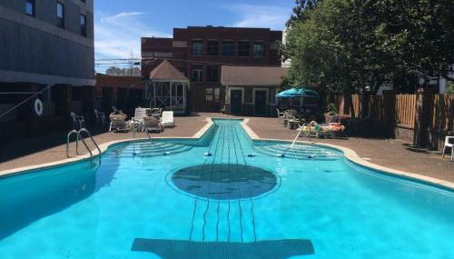 Music Row Retreat with Pool and Free Parking, Walk to Bars! - Foto 4