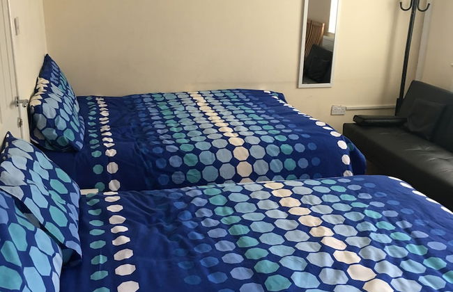 Martindale Flats with Parking - Foto 4