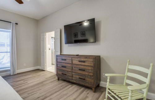 Family-Friendly Fun, Pool, Game Room, DFW Airport - Photo 15