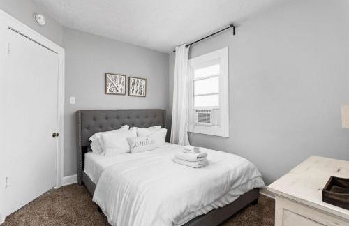 Charming Getaway - Deck & Patio - Walkable Area - Family Friendly - Foto 7