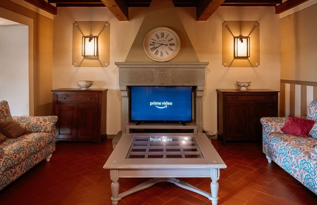 Villa in Tuscany With Pool & Panoramic Views - Photo 12