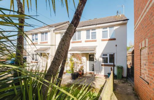 Corner House - Bright 2 Bed in Cheltenham - Photo 81