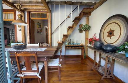 Suítes em casa centenária no centro de Socorro - Foto 18