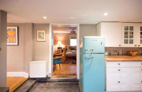 Hollyhocks, Tunstall - Foto 2