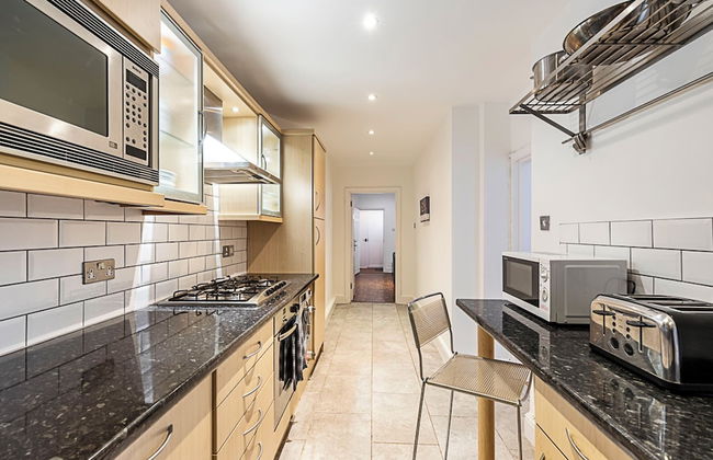 Charming Kensington Apartment - Photo 7