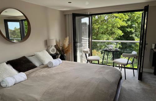 Modern Luxury Home with Spacious Garden close to Warner Bros Studio - Foto 12