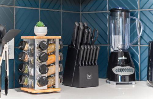 2BR Apartment in DT with Parking - Foto 9