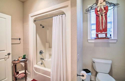 Cozy Texas Retreat with Patio, Grill and Fire Pit! - Foto 15