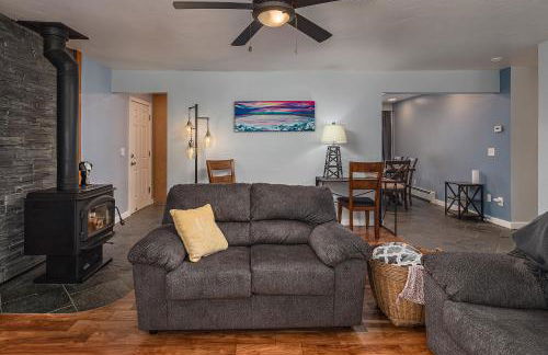 Cozy City Stay, 3bdrm near Airport - Photo 1