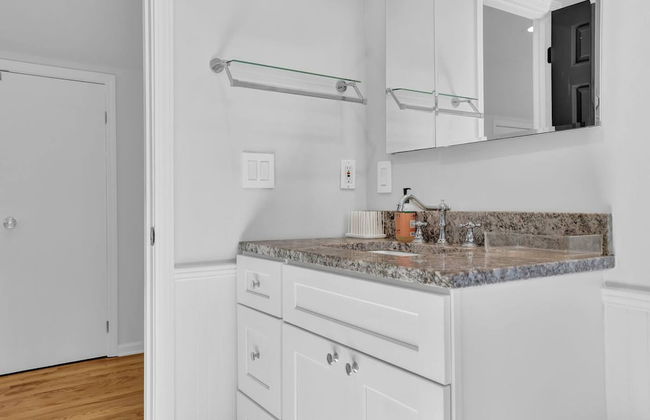 Chamblee Retreat 3BR Home w Spacious Porch - Foto 8