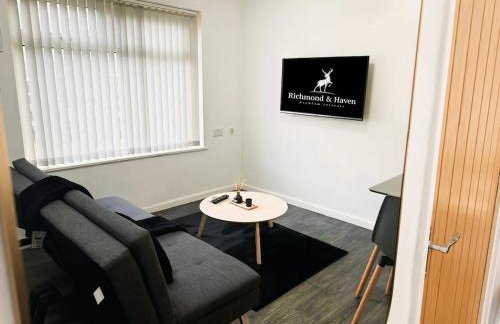 Cosy 1 bed flat, sleeps 4, free parking - Photo 6