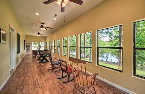 Lakefront Rest-Ashored Home with Private Dock! - Foto 26