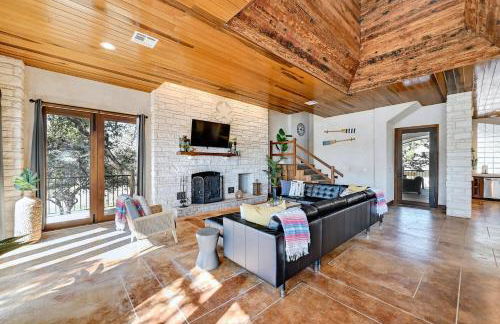 Luxury Lakefront Escape on Lake Travis - Photo 4