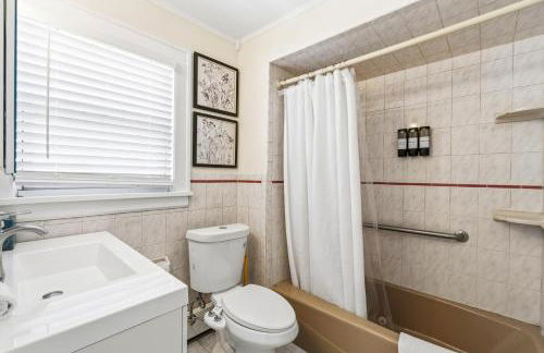 Family Retreat Near NYC w/ Parking & Views - Foto 20