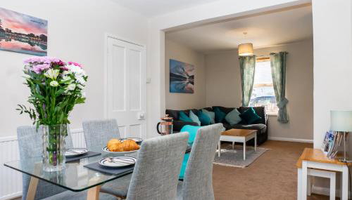 Comfy, 2 Bed House, Sleeps 6 with Garden and Free Parking in Cheltenham - Foto 5