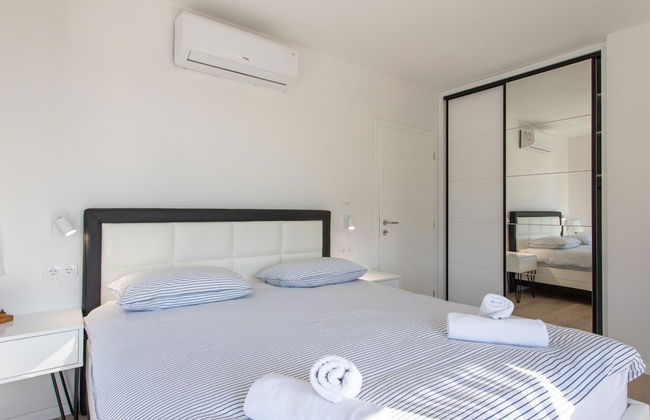 Dazzling Kaštel Novi Villa With Private Pool and Scenic Sea Views - Foto 9