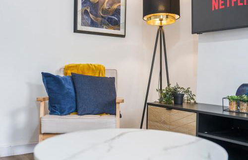 #93 Stylish Warwick Home - 10 mins to Warwick Castle - Sleeps 6 - " Perfect for Contractors and Families - Free Parking" - Foto 1