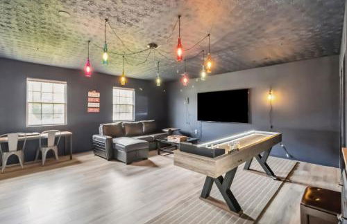 5BR with Game Room & Huge Backyard - Foto 29