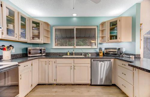 2 Bed 2 Bath Vacation home in Whittier I - Photo 7