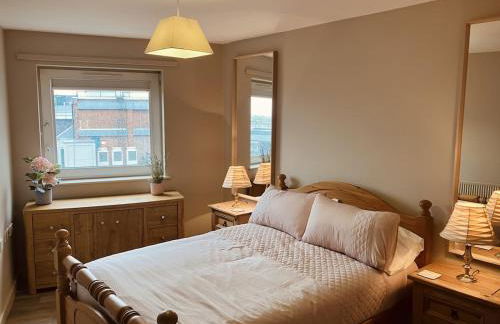 Central, Close to Theatre & Cruise Port, with free parking space! - Foto 1