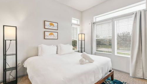 Spacious LUX 2BR 2B Unit in Austin with Pool! - Photo 4