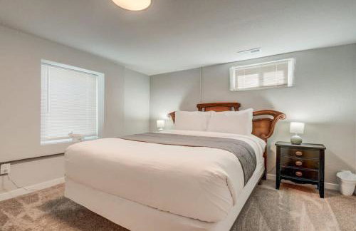 Newly Built 3BD Retreat w Mtn Views & Game Room - Foto 31