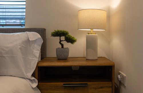 High End Contractor Apartment - 5 Separate Beds - Free Parking - Foto 14