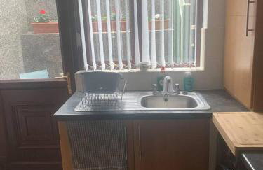 House - Sleeps 4 with Cozy Fireplace - Foto 28