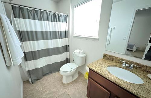 New to Market Spacious Private Pool Retreat - Foto 19