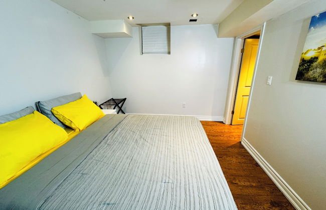 Cozy 2BR Retreat - Comfort & Convenience - Photo 7