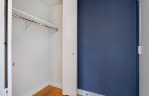 Modern Bright Times Sq 1BR w Indoor pool NYC-8 - Foto 13