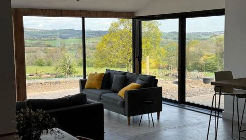 The Hayloft, Modern 4 Bed, 8 person, Barn Conversion in a Rural Location with Great Access & Hot Tub - Foto 5