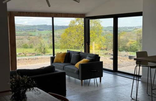The Hayloft, Modern 4 Bed, 8 person, Barn Conversion in a Rural Location with Great Access & Hot Tub - Foto 5