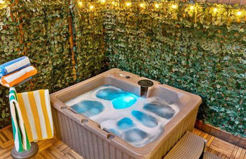 Luxury DC Rowhouse with Rooftop Firepit & Private Hot Tub- Near U Street & Logan Circle - Foto 16