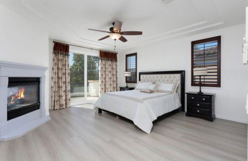 Spacious Luxury home in Gated Community with Resort Pool & Scenic Views - Photo 29