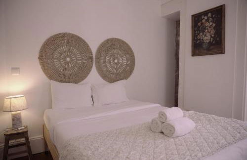 Light & Airy Historic Centre House with Balconies - Photo 23