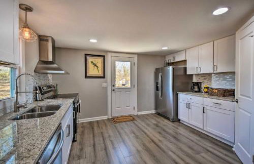 Private Yard and Fire Pit Commerce Home! - Foto 2